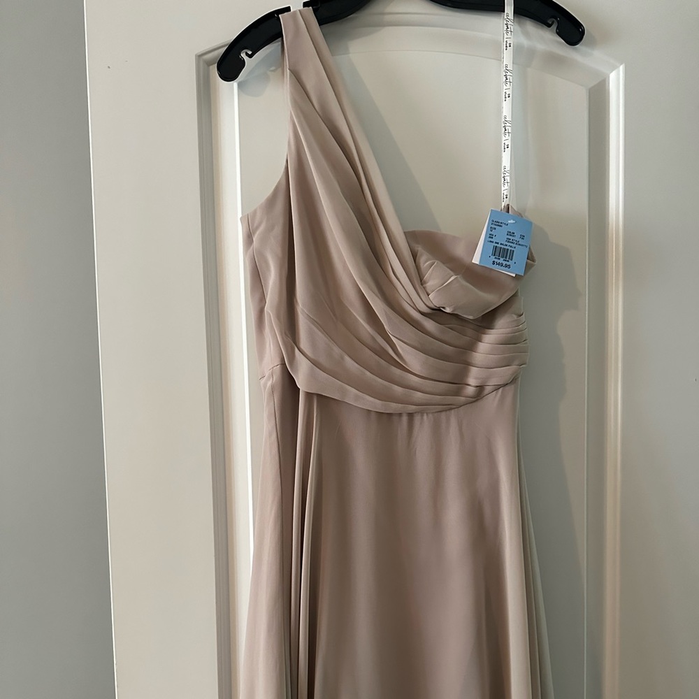 NWT David’s Bridal Bridesmaid Dress in Biscotti Color. Style #F20062. Size 12